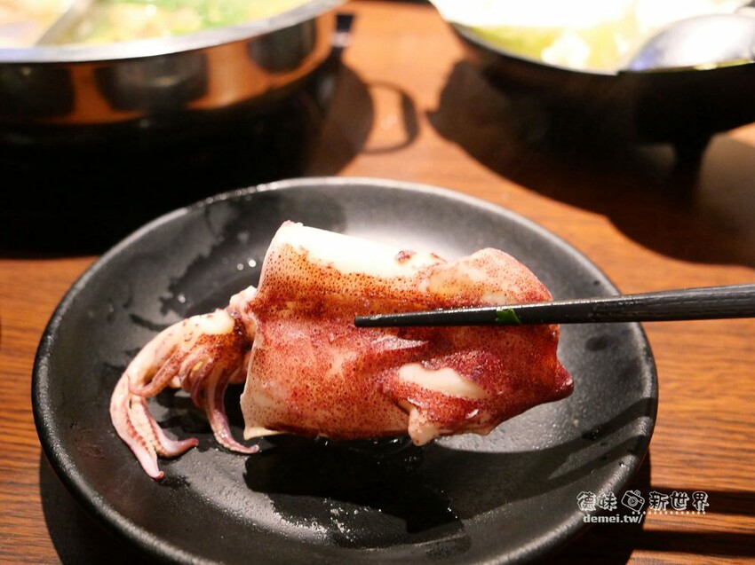 桃園市美食【香港新幹綫火鍋】港式平價個人/鴛鴦│特推香菜皮蛋鍋底│平板點餐&雙軌自動送餐系統 - 德妹看新世界