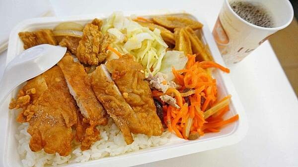 【台北美食】阿堂鍋貼水餃|酥酥脆脆充滿湯汁的鍋貼