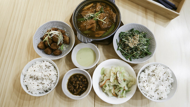 台中西區｜素食 畔畔蔬心料理-半半食室新品牌 輕日式風格展現中式料理  從晚餐吃到消夜都可以
