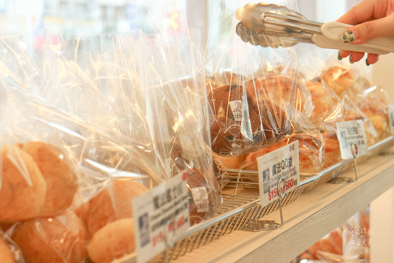 台中北屯｜外型可愛萌檬蛋、綿密柔軟鮮菓子｜松竹門市改裝新開幕、陽光灑落內用好愜意｜馥漫麵包花園