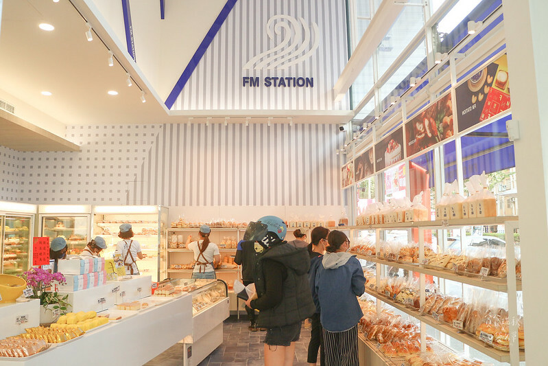 台中北屯｜外型可愛萌檬蛋、綿密柔軟鮮菓子｜松竹門市改裝新開幕、陽光灑落內用好愜意｜馥漫麵包花園