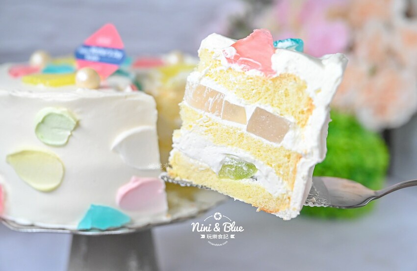 台中母親節蛋糕推薦,永遠18歲蛋糕、粉紅泡泡冰淇淋蛋糕