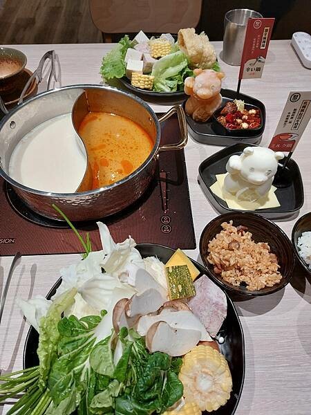 台北士林區｜【聚 日式鍋物】形象店新開幕!日式和風全新升級!肉肉瀑布跟湯底熊超吸睛