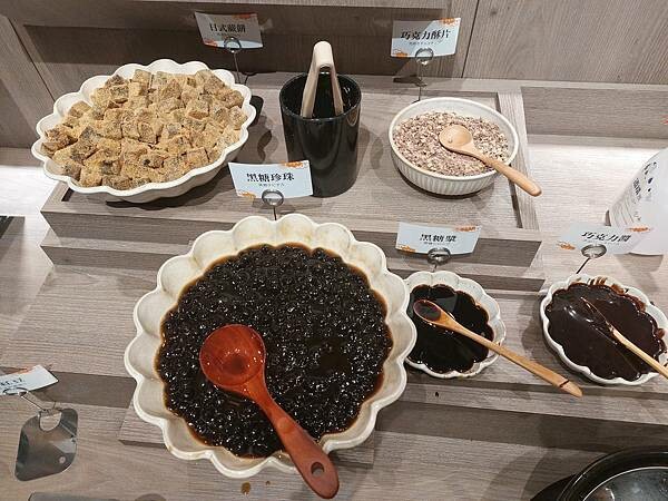 台北士林區｜【聚 日式鍋物】形象店新開幕!日式和風全新升級!肉肉瀑布跟湯底熊超吸睛