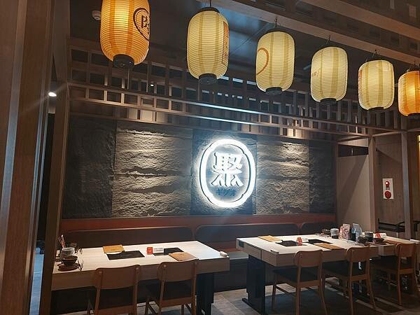 台北士林區｜【聚 日式鍋物】形象店新開幕!日式和風全新升級!肉肉瀑布跟湯底熊超吸睛