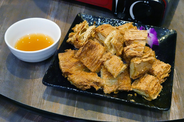 新北市萬里區有自己漁船、價格透明的活海鮮人氣王，不只萬里星巴克打卡！北海岸一日遊規劃萬里這家大益發活海鮮才是真正美食天堂