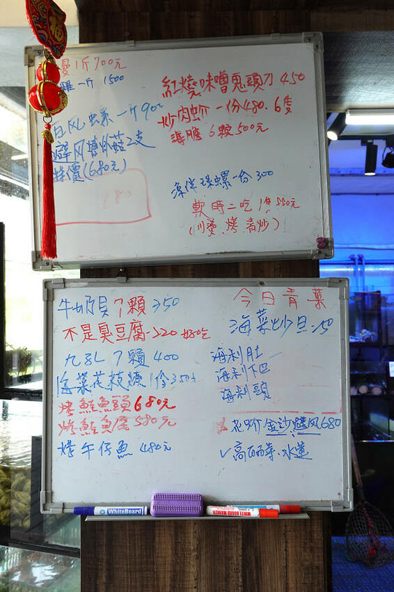 新北市萬里區有自己漁船、價格透明的活海鮮人氣王，不只萬里星巴克打卡！北海岸一日遊規劃萬里這家大益發活海鮮才是真正美食天堂
