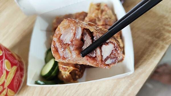 【台北美食】迪化街古早味蚵嗲|迪化街必吃美食之一,外皮酥脆的蚵嗲