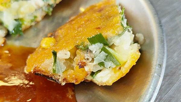 【台北美食】迪化街古早味蚵嗲|迪化街必吃美食之一,外皮酥脆的蚵嗲