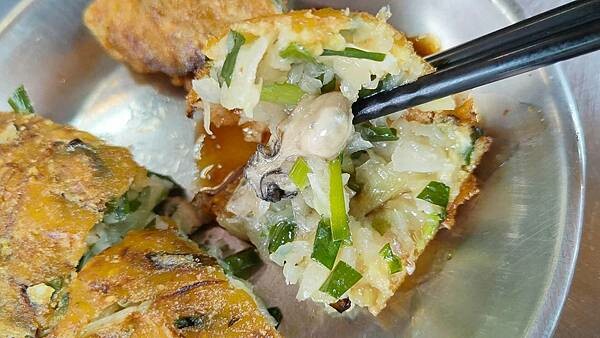 【台北美食】迪化街古早味蚵嗲|迪化街必吃美食之一,外皮酥脆的蚵嗲