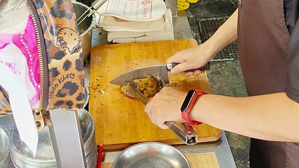 【台北美食】迪化街古早味蚵嗲|迪化街必吃美食之一,外皮酥脆的蚵嗲