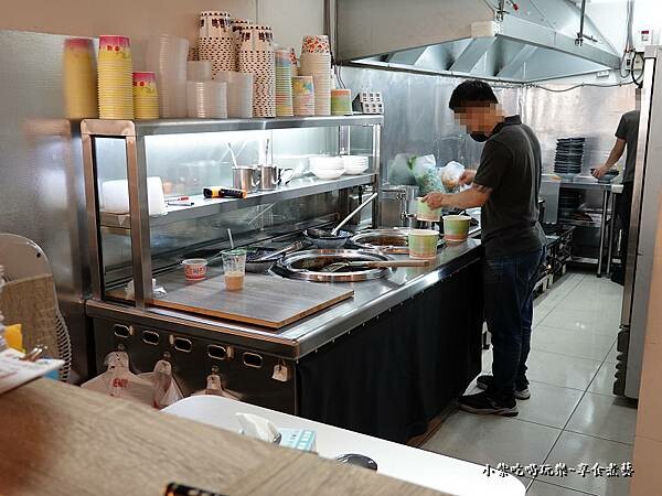 開放式廚房-集英會牛肉麵館國際店 (2).jpg