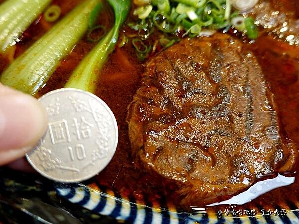 招牌川味牛肉麵-集英會牛肉麵館國際店 (4).jpg