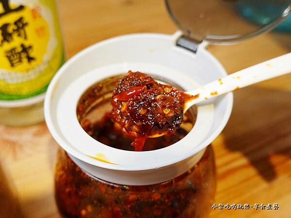 自製辣淑油-集英會牛肉麵館國際店 (2).jpg