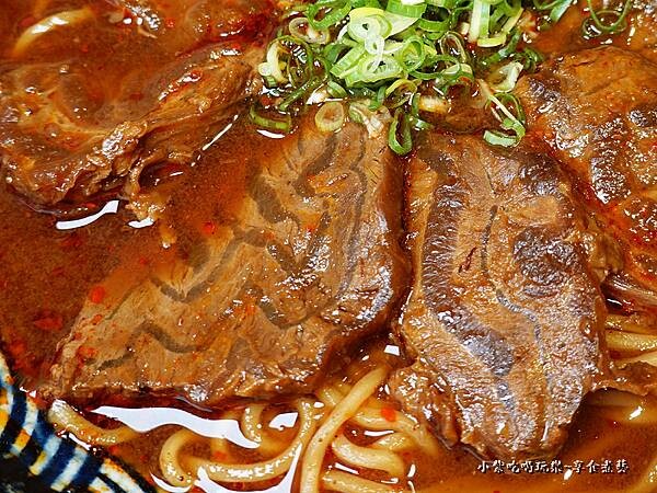 招牌川味牛肉麵細麵加肉-2023集英會牛肉麵國際店 (3).jpg
