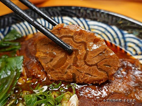招牌川味牛肉麵-集英會牛肉麵館國際店 (6).jpg