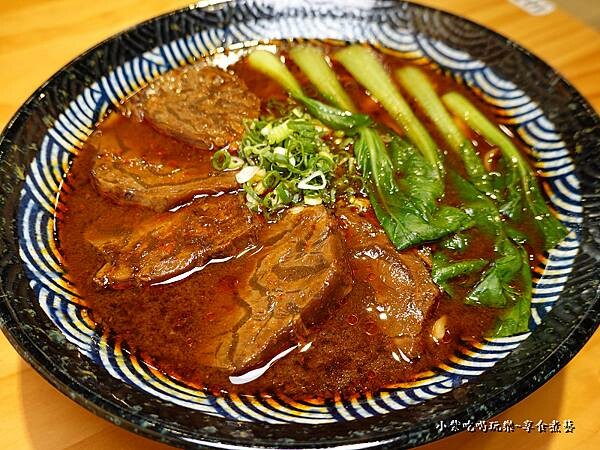 招牌川味牛肉麵-集英會牛肉麵館國際店 (2).jpg