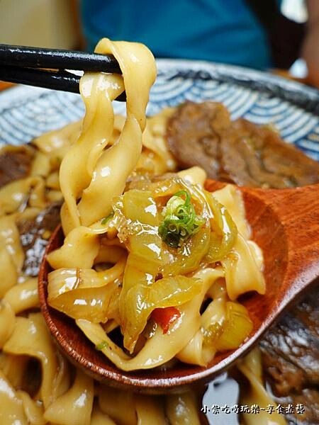 老甕酸菜牛肉麵加肉-2023集英會牛肉麵國際店 (4).jpg