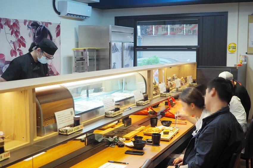 10貫壽司只要$250超划算,不用1張小朋友直接飽到天靈蓋.平價好吃又新鮮的日式壽司專賣店♥鮨之屋♥         新