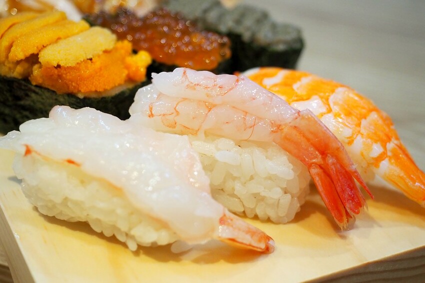 10貫壽司只要$250超划算,不用1張小朋友直接飽到天靈蓋.平價好吃又新鮮的日式壽司專賣店♥鮨之屋♥         新