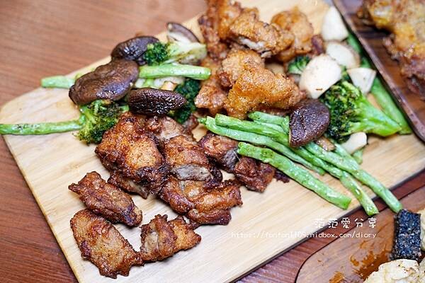【板橋炸雞】暖男炸雞 #焦糖炸雞 #蒜香炸雞 #炸物 #炸雞 #板橋美食 (10).JPG