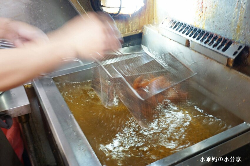 板橋鹹酥雞推薦【暖男炸雞 板橋店】辦公室下午茶、宵夜首選就是暖男啦!必點蒜香炸雞、焦糖炸雞!鮮嫩多汁超
