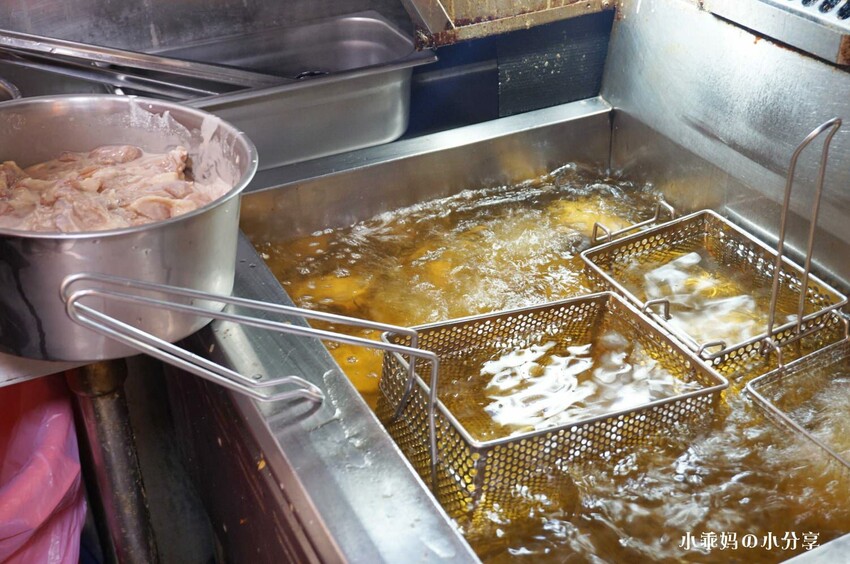 板橋鹹酥雞推薦【暖男炸雞 板橋店】辦公室下午茶、宵夜首選就是暖男啦!必點蒜香炸雞、焦糖炸雞!鮮嫩多汁超