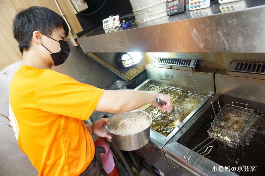 板橋鹹酥雞推薦【暖男炸雞 板橋店】辦公室下午茶、宵夜首選就是暖男啦!必點蒜香炸雞、焦糖炸雞!鮮嫩多汁超