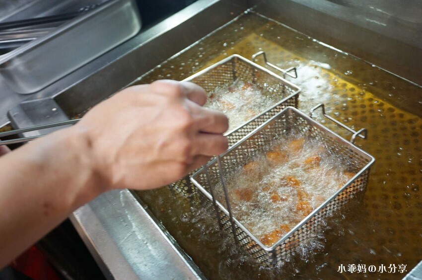 板橋鹹酥雞推薦【暖男炸雞 板橋店】辦公室下午茶、宵夜首選就是暖男啦!必點蒜香炸雞、焦糖炸雞!鮮嫩多汁超