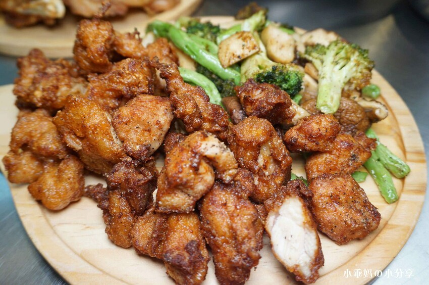 板橋鹹酥雞推薦【暖男炸雞 板橋店】辦公室下午茶、宵夜首選就是暖男啦!必點蒜香炸雞、焦糖炸雞!鮮嫩多汁超