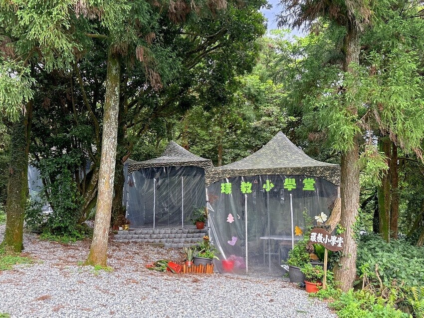 台北懶人豪華露營《趣兒Chill：藍鵲菲菲》一泊三食！清晨被日出美景、藍鵲叫聲喚醒，陽明山露營入住山林菲