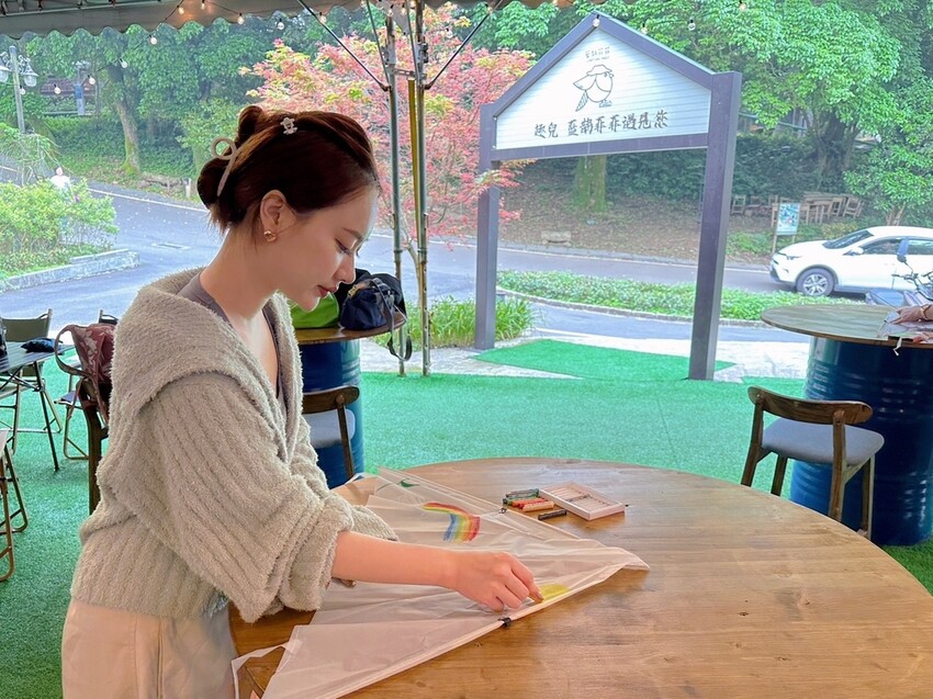 台北懶人豪華露營《趣兒Chill：藍鵲菲菲》一泊三食！清晨被日出美景、藍鵲叫聲喚醒，陽明山露營入住山林菲