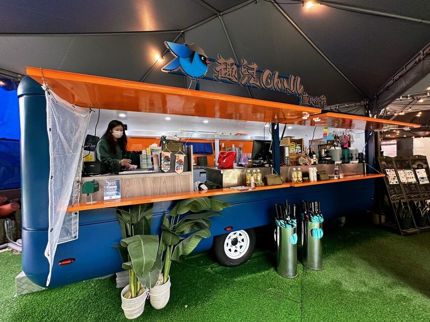 台北懶人豪華露營《趣兒Chill：藍鵲菲菲》一泊三食！清晨被日出美景、藍鵲叫聲喚醒，陽明山露營入住山林菲