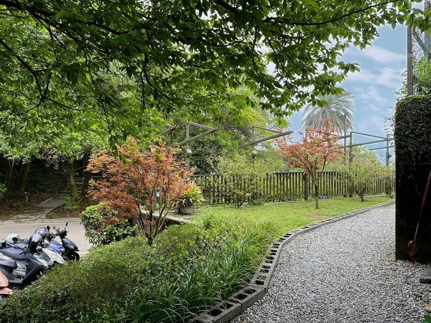 台北懶人豪華露營《趣兒Chill：藍鵲菲菲》一泊三食！清晨被日出美景、藍鵲叫聲喚醒，陽明山露營入住山林菲