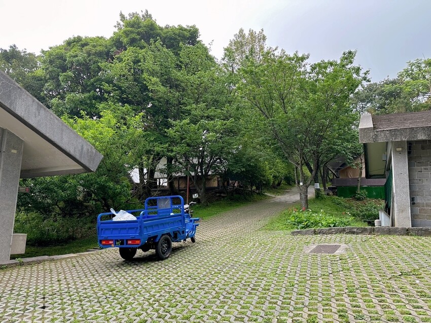 台北懶人豪華露營《趣兒Chill：藍鵲菲菲》一泊三食！清晨被日出美景、藍鵲叫聲喚醒，陽明山露營入住山林菲