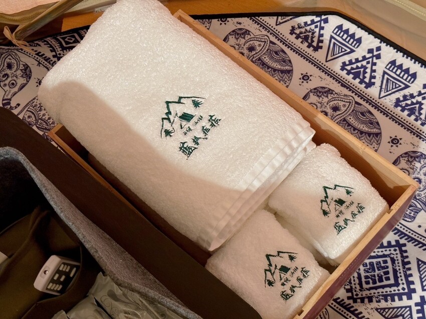 台北懶人豪華露營《趣兒Chill：藍鵲菲菲》一泊三食！清晨被日出美景、藍鵲叫聲喚醒，陽明山露營入住山林菲