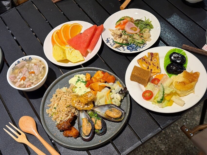 台北懶人豪華露營《趣兒Chill：藍鵲菲菲》一泊三食！清晨被日出美景、藍鵲叫聲喚醒，陽明山露營入住山林菲