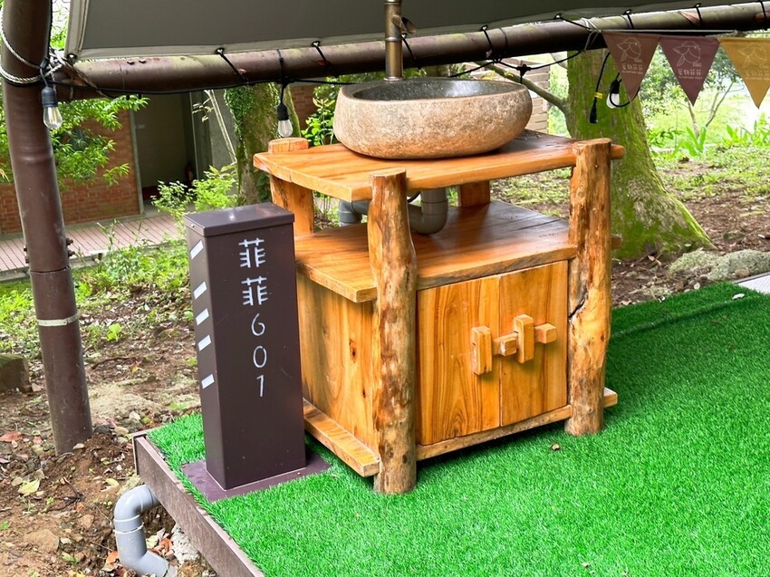 台北懶人豪華露營《趣兒Chill：藍鵲菲菲》一泊三食！清晨被日出美景、藍鵲叫聲喚醒，陽明山露營入住山林菲