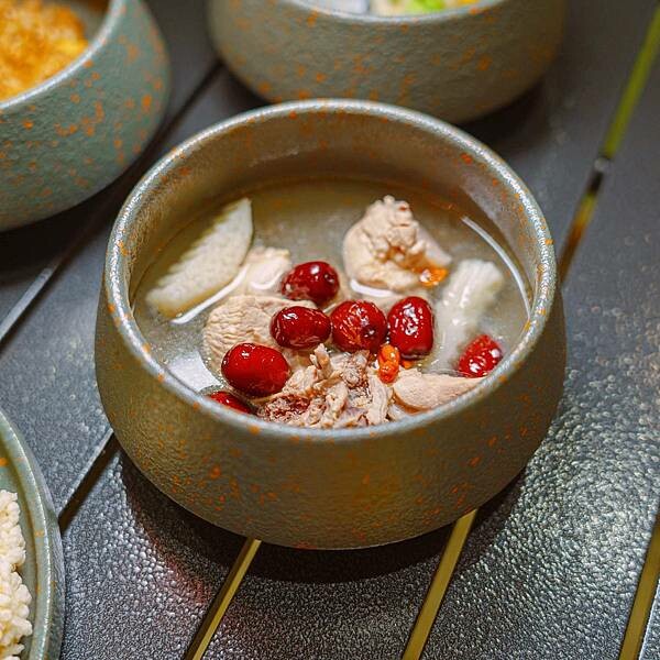 台北 士林區 趣兒Chill:藍鵲菲菲 陽明山 免裝備 豪華懶人露營 34.jpeg