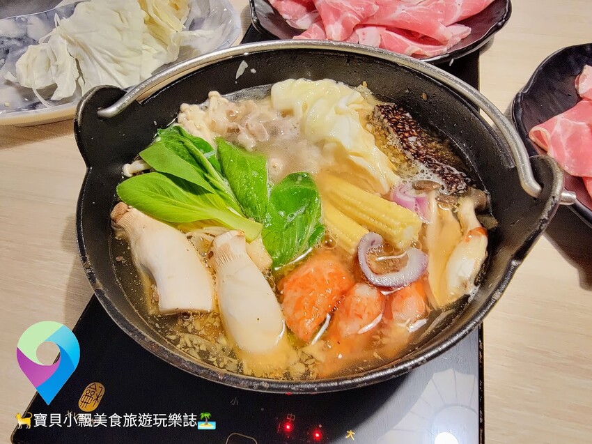 [食]基隆 潮境公園 放時話題 深夜美食 精緻豐富鍋物料理 用餐可享飲料 冰淇淋 野菜自助盤 無限享用 首次加