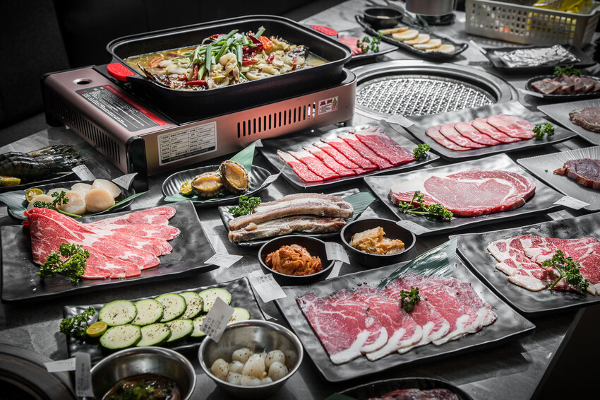桃園【吃肉肉燒肉專門店】799元起頂級海陸食材+手搖飲34款無限暢飲
