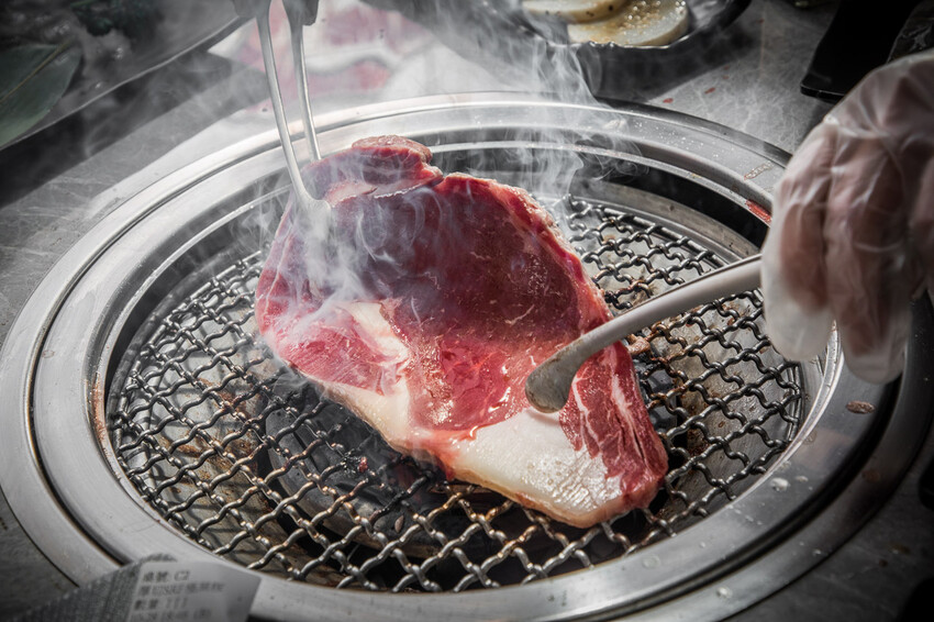 桃園【吃肉肉燒肉專門店】799元起頂級海陸食材+手搖飲34款無限暢飲