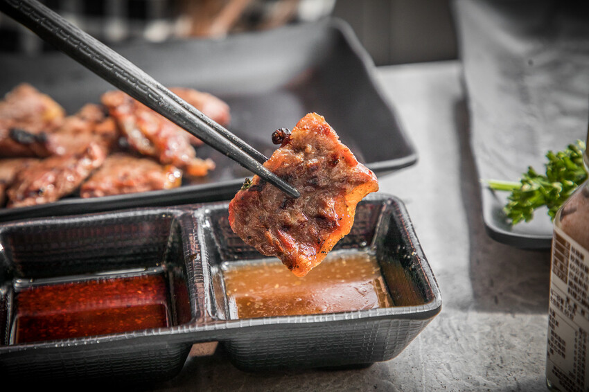 桃園【吃肉肉燒肉專門店】799元起頂級海陸食材+手搖飲34款無限暢飲