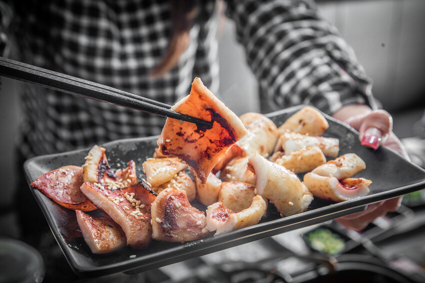 桃園【吃肉肉燒肉專門店】799元起頂級海陸食材+手搖飲34款無限暢飲