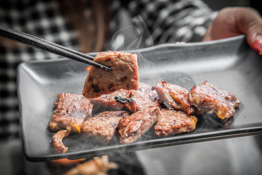 桃園【吃肉肉燒肉專門店】799元起頂級海陸食材+手搖飲34款無限暢飲