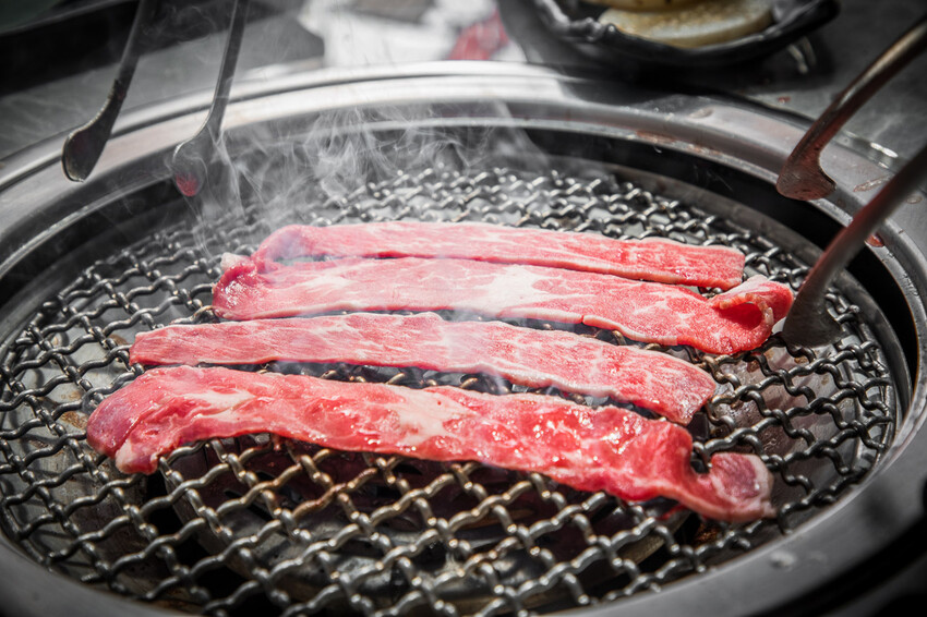 桃園【吃肉肉燒肉專門店】799元起頂級海陸食材+手搖飲34款無限暢飲