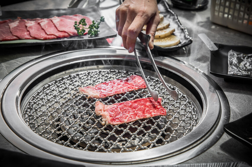 桃園【吃肉肉燒肉專門店】799元起頂級海陸食材+手搖飲34款無限暢飲