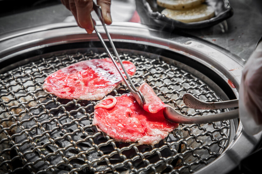 桃園【吃肉肉燒肉專門店】799元起頂級海陸食材+手搖飲34款無限暢飲