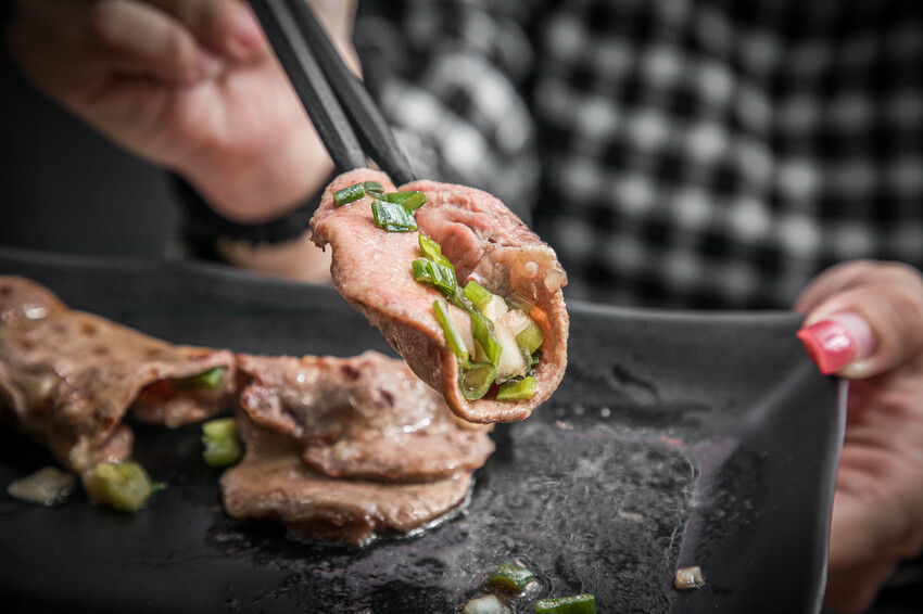 桃園【吃肉肉燒肉專門店】799元起頂級海陸食材+手搖飲34款無限暢飲