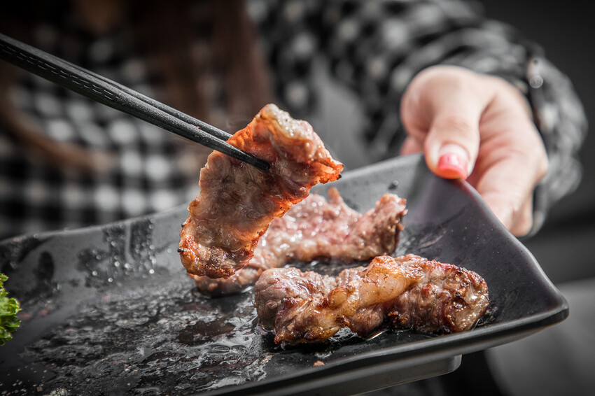 桃園【吃肉肉燒肉專門店】799元起頂級海陸食材+手搖飲34款無限暢飲